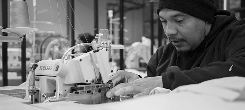 https://st-thenorthface.mncdn.com/Content/img/BYP_4MeetTheMakers_3_BW_D_.webp